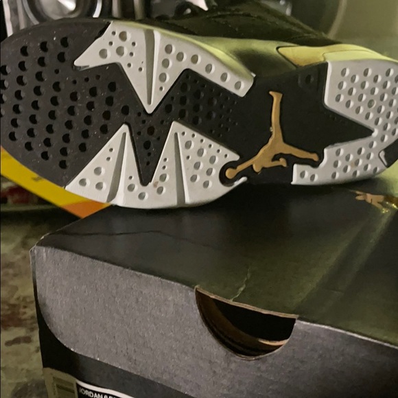 Boys Jordan’s sneakers - Picture 6 of 7